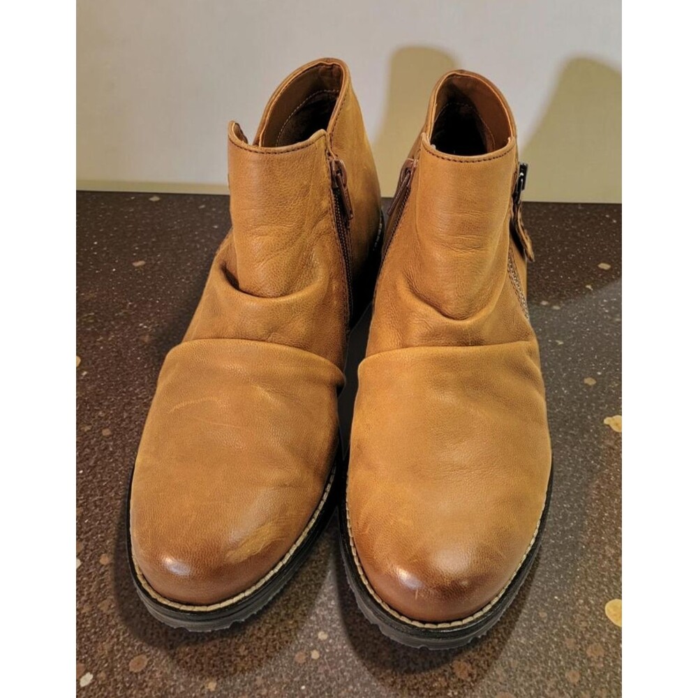 Clarks Size 8 Clarkwell Boots Brown Leather Side Zip Booties Comfort Women's